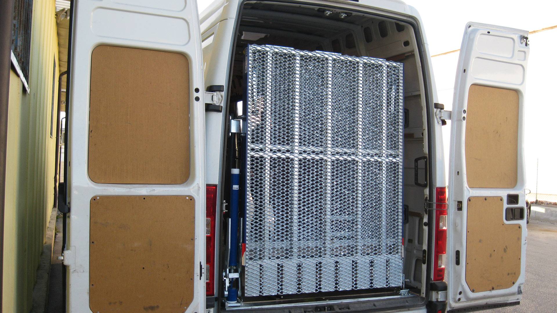 foto rampa a rete per furgoni