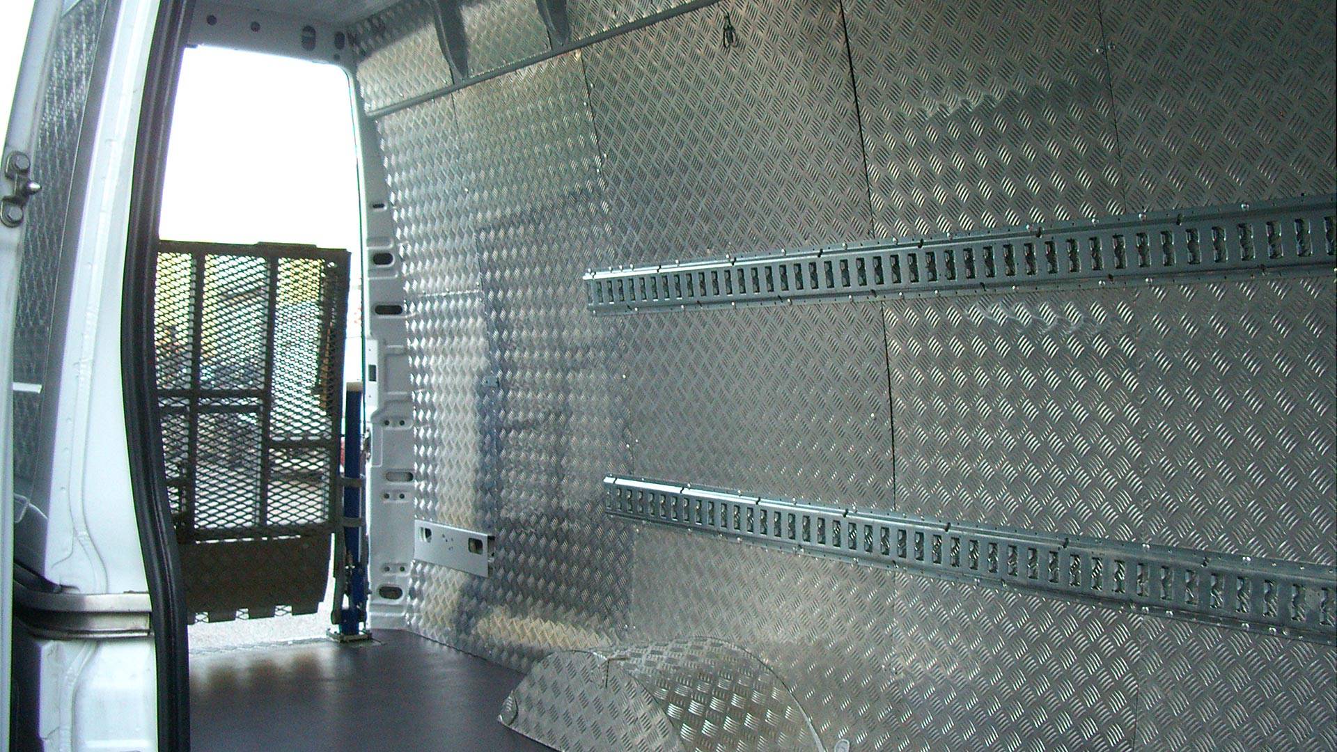 rivestimento interno in alluminio mandorlato per furgoni