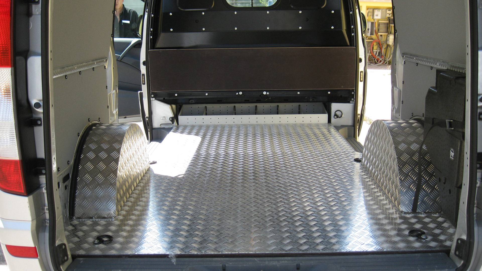 Pianale in alluminio Mandorlato per furgoni
